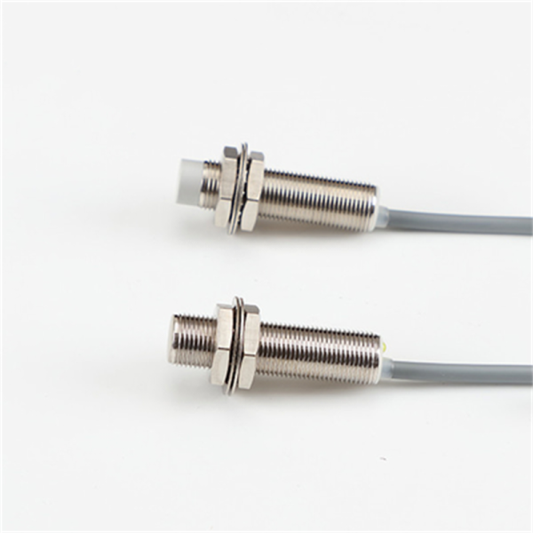 3 Wire DC M12 Proximity Sensor Analog Output With Cable Type