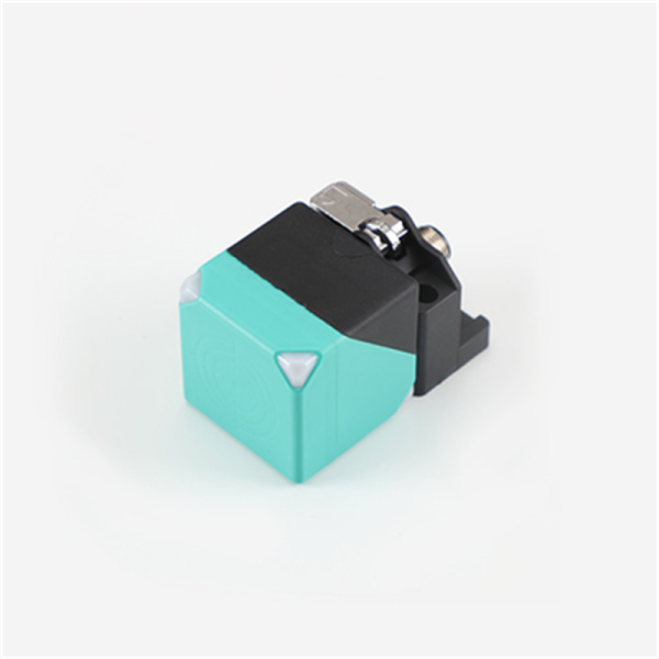 DC 3 Wire Rectangular Inductive Proximity Sensor Q40 Plastic Short Body For 360 Degree Detection