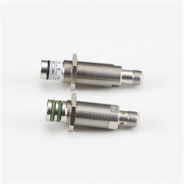 Waterproof IP68 Class High Pressure Proximity Sensor M18 DC Cylindrical Oil Pressure